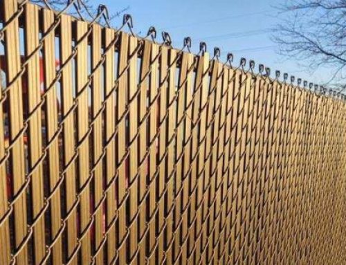 What to Know When Comparing a Vinyl Fence and a Chain Link Fence